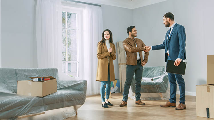 Hur många procent tar en mäklare vid bostadsförsäljning?